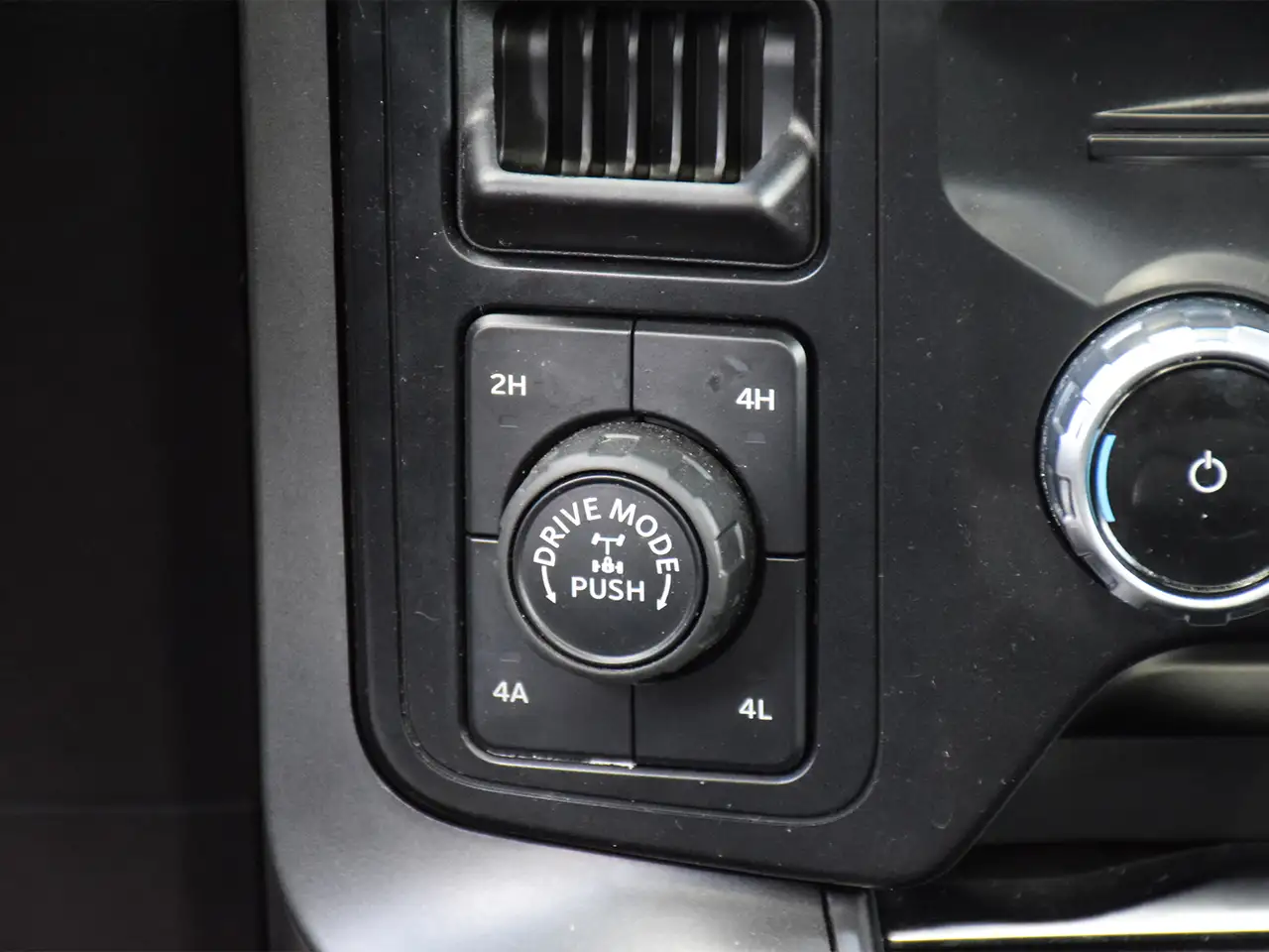 Ford F-150 - Image 21