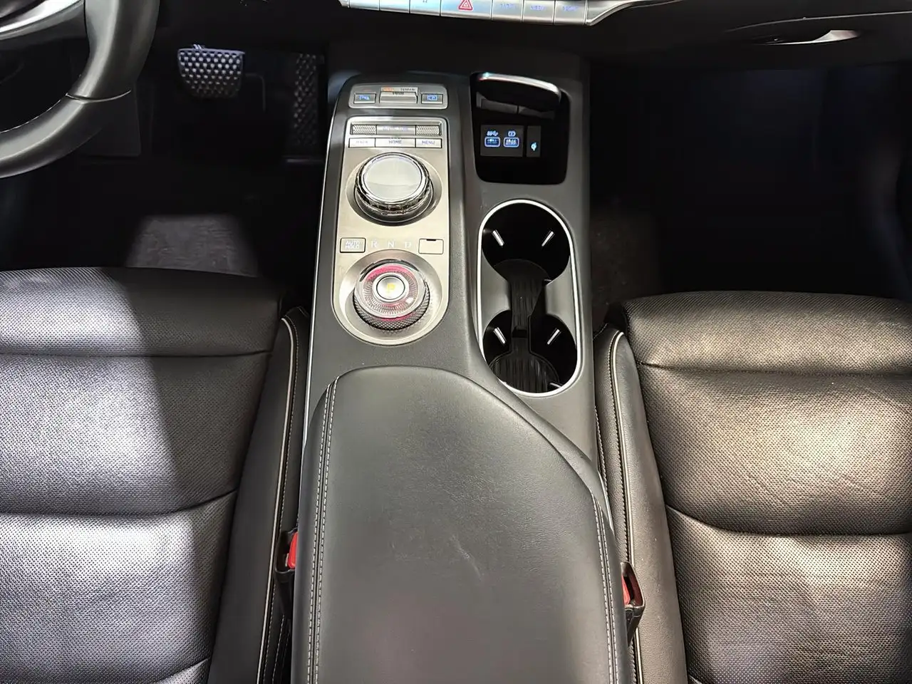 Genesis GV70 - Image 27