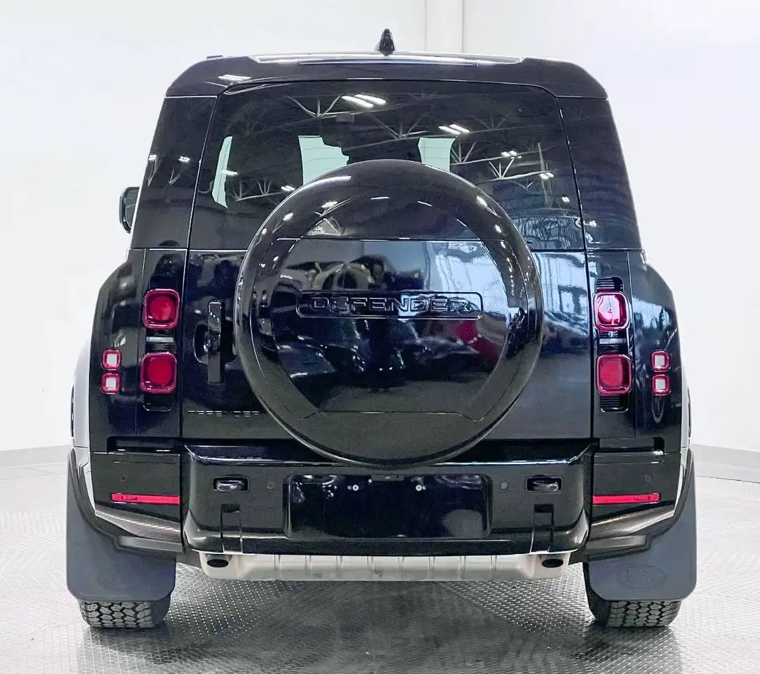 Land Rover Defender - Image 5