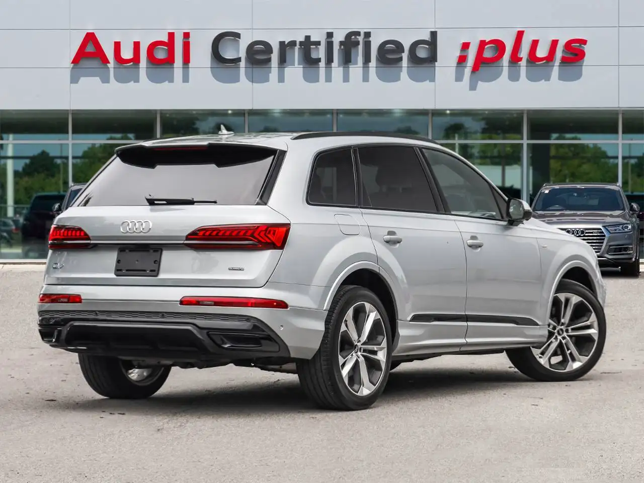Audi Q7 - Image 2