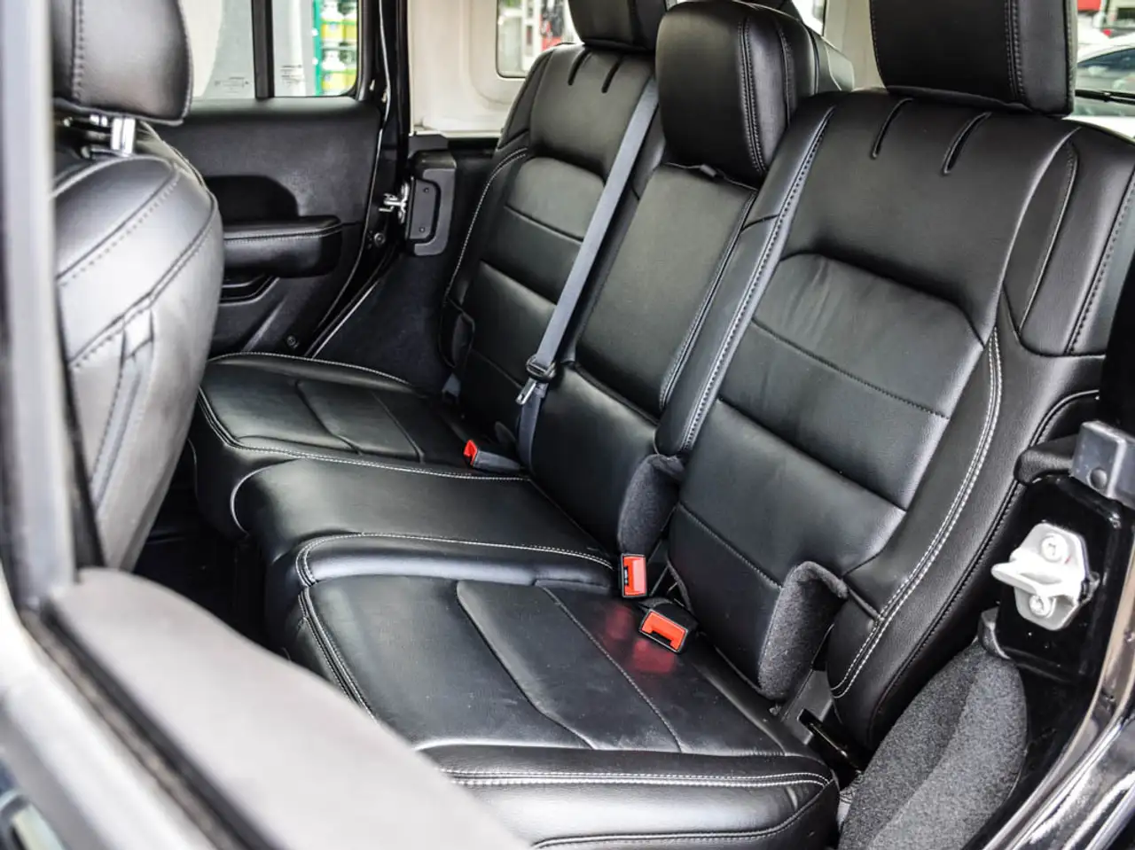 Jeep Wrangler - Image 14