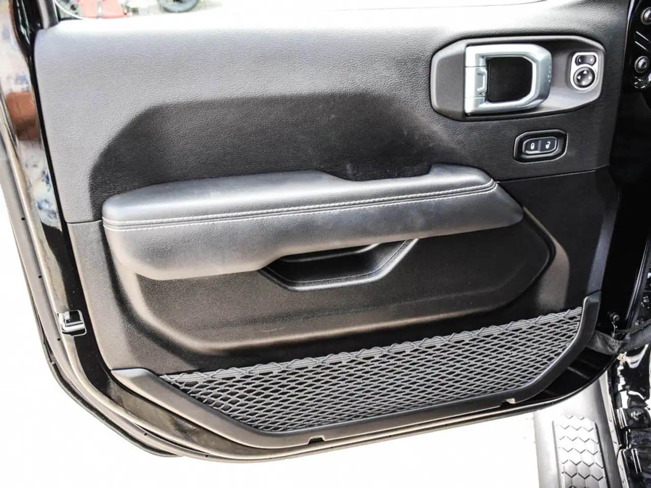 Jeep Wrangler - Image 9