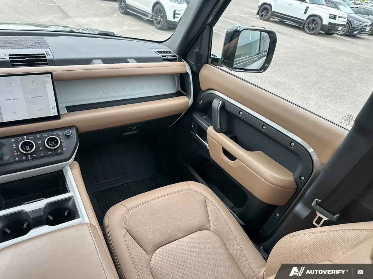 Land Rover Defender - Image 24