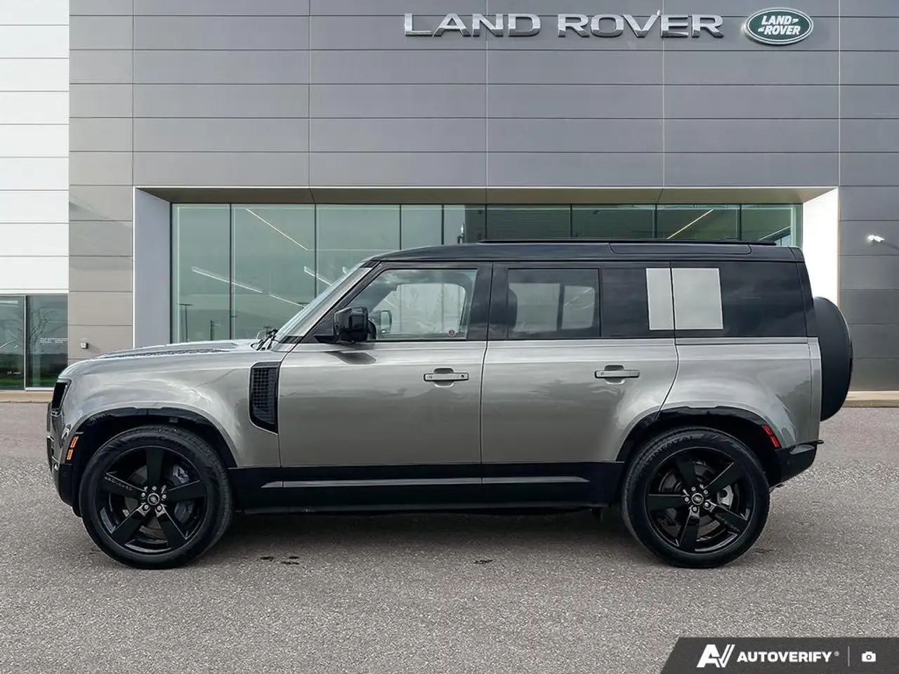 Land Rover Defender - Image 3