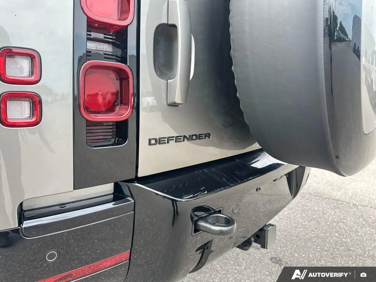Land Rover Defender - Image 9