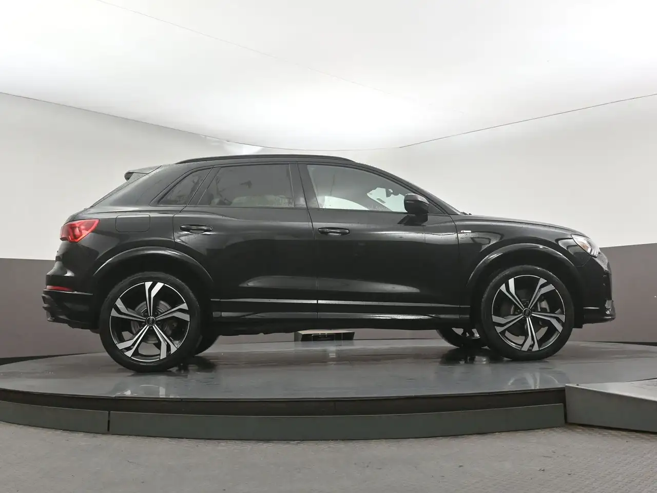 Audi Q3 - Image 43