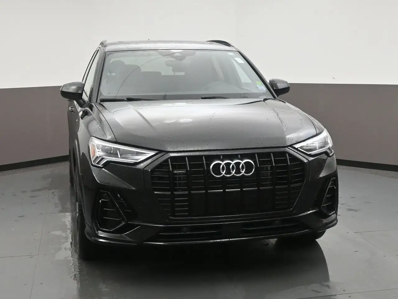Audi Q3 - Image 2