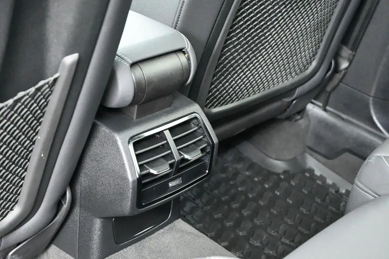 Audi Q3 - Image 25