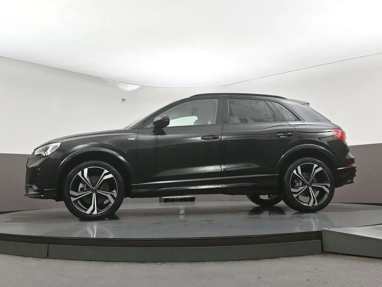 Audi Q3 - Image 47
