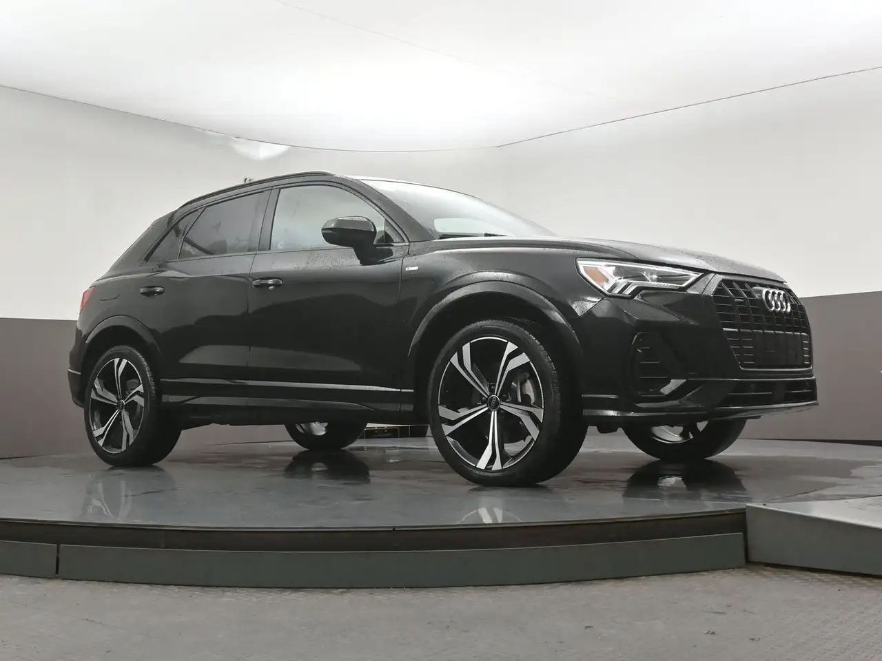 Audi Q3 - Image 44