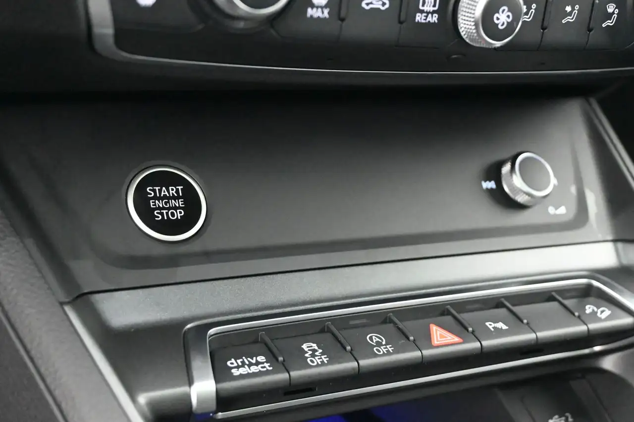 Audi Q3 - Image 8