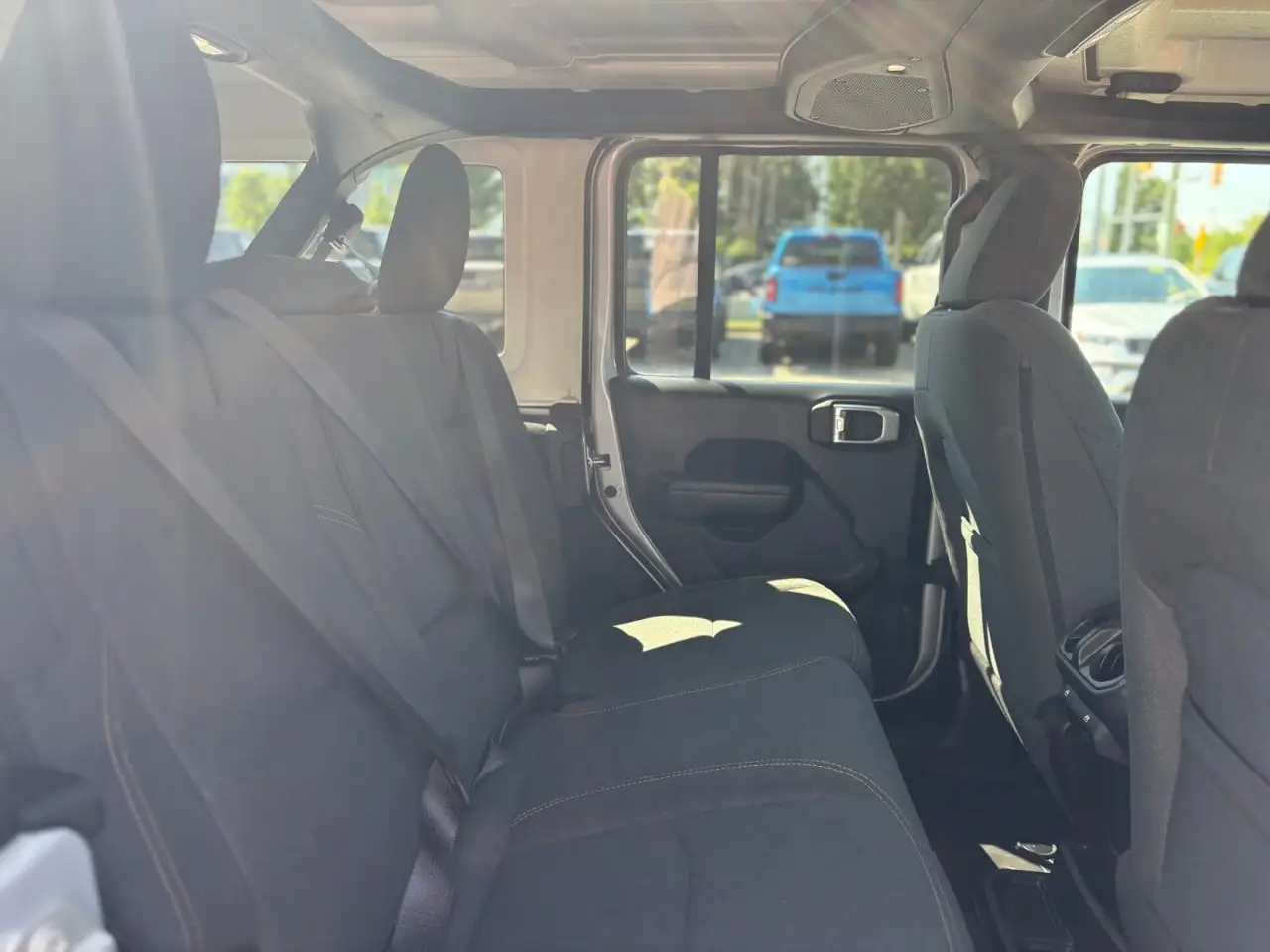 Jeep Wrangler - Image 17