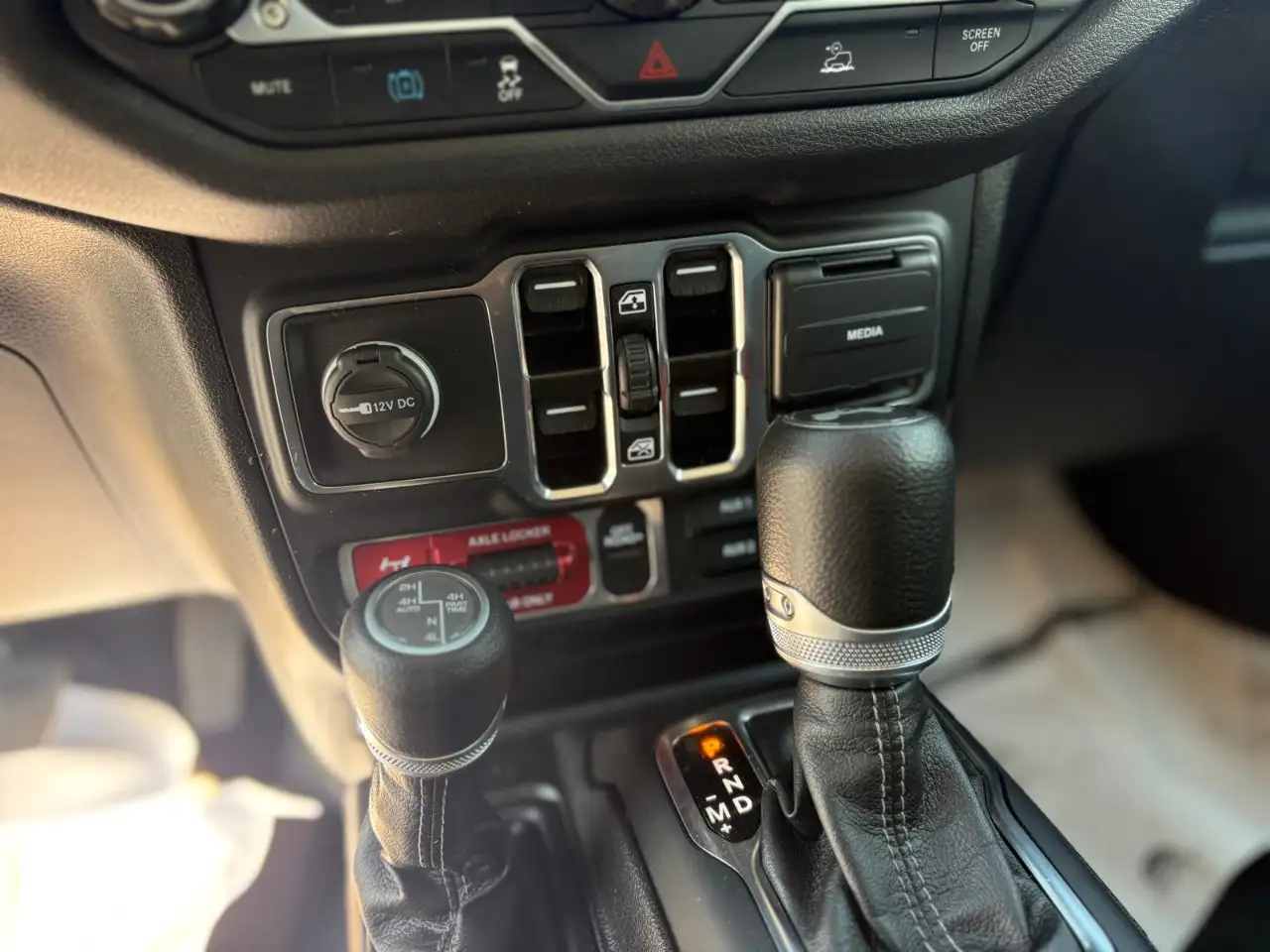 Jeep Wrangler - Image 20