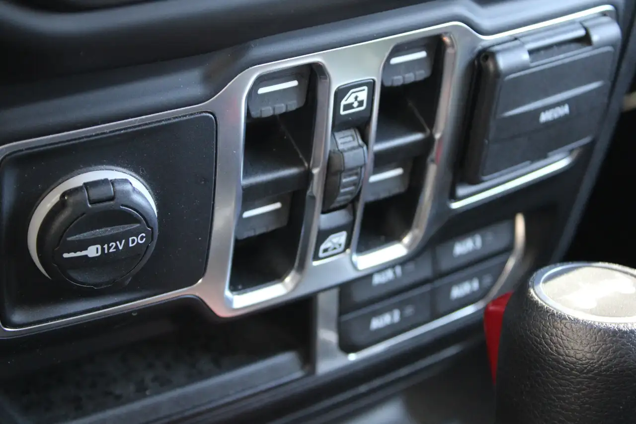 Jeep Wrangler - Image 29