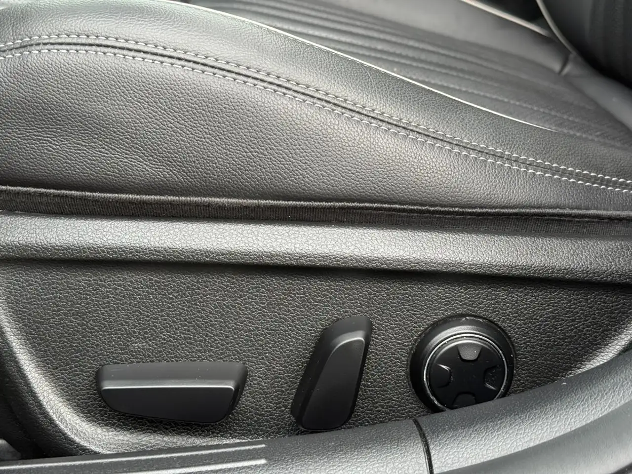 Genesis G70 - Image 10