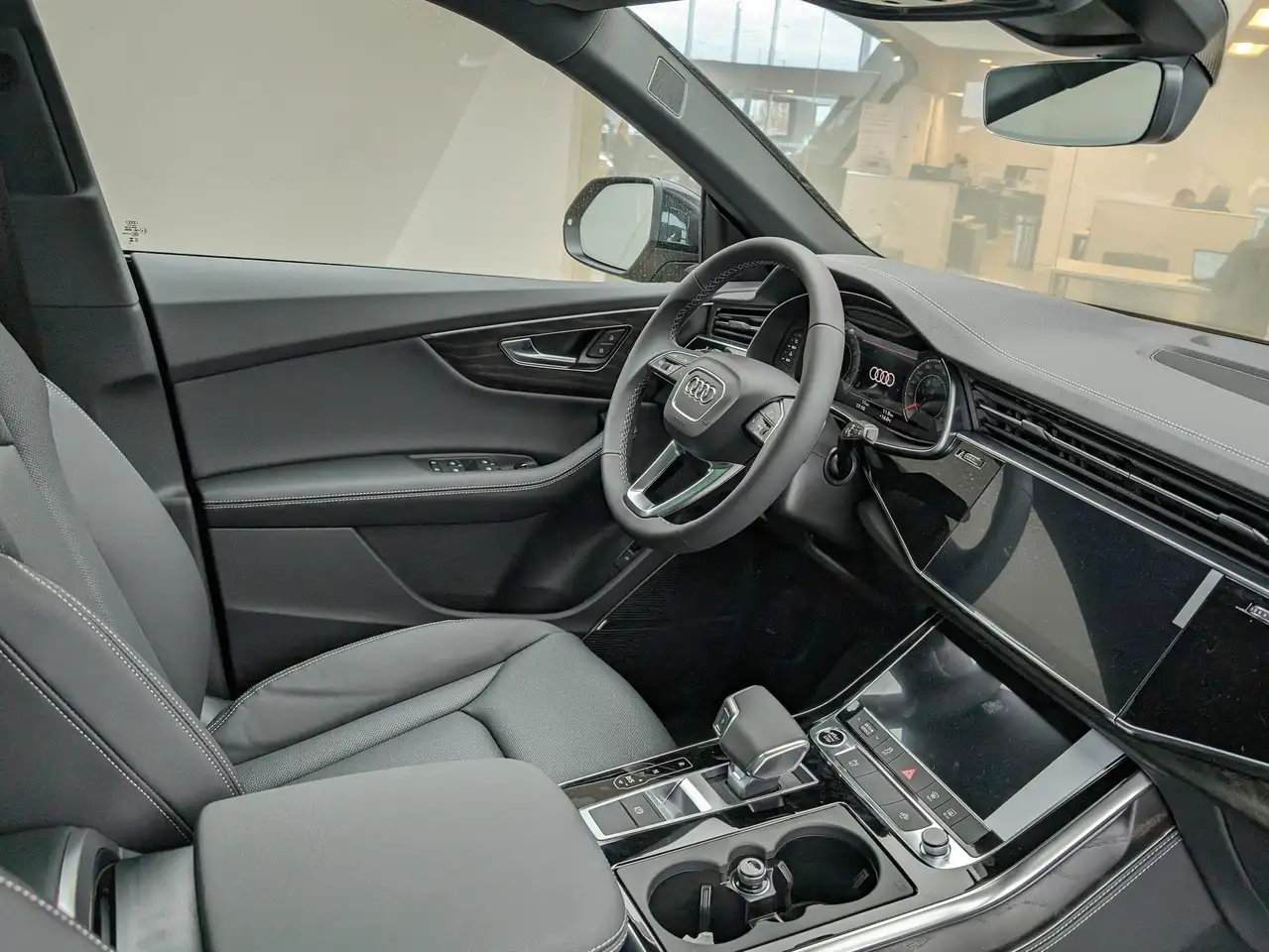 Audi Q8 - Image 11