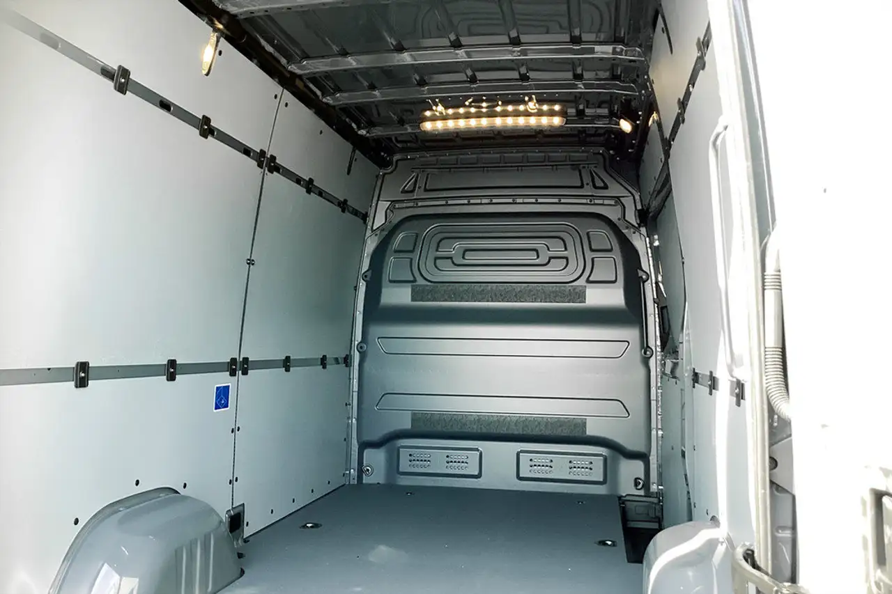 Mercedes-Benz Sprinter 2500 - Image 12