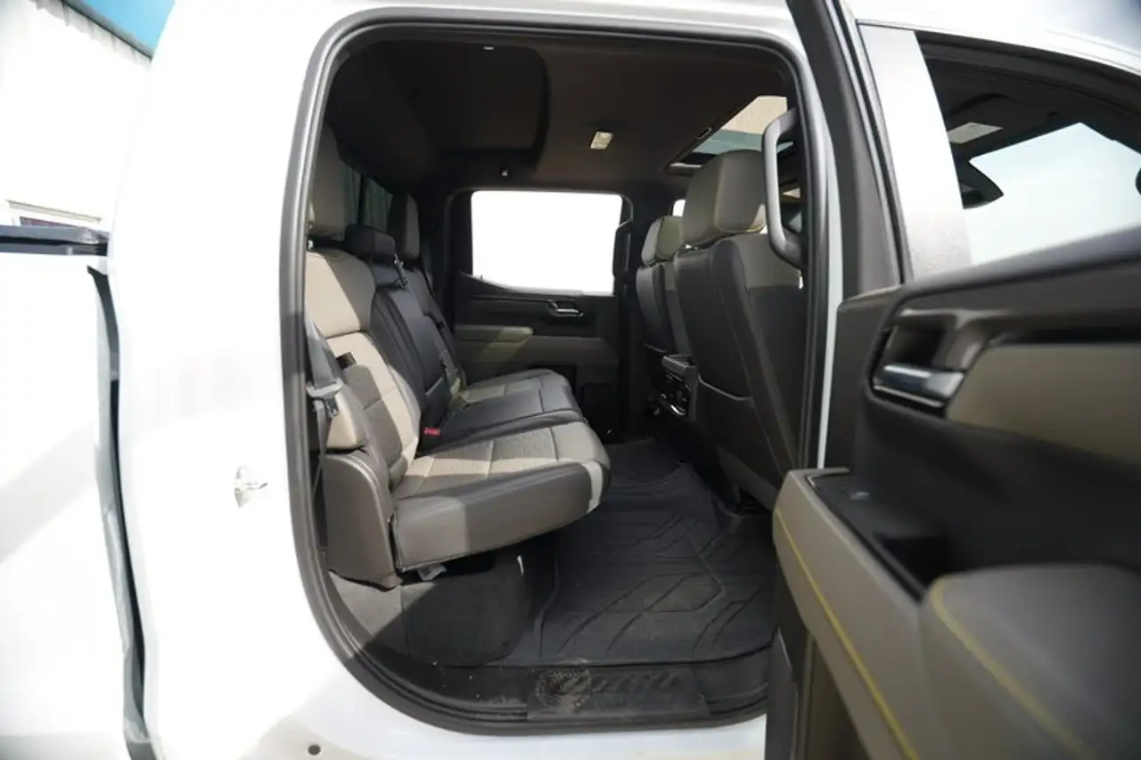 Chevrolet Silverado 1500 - Image 16