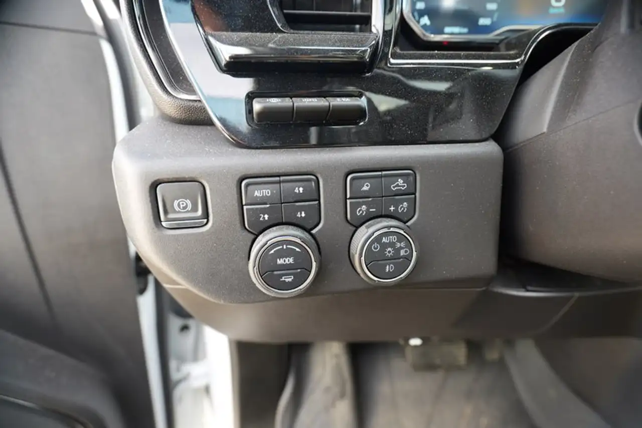 Chevrolet Silverado 1500 - Image 23