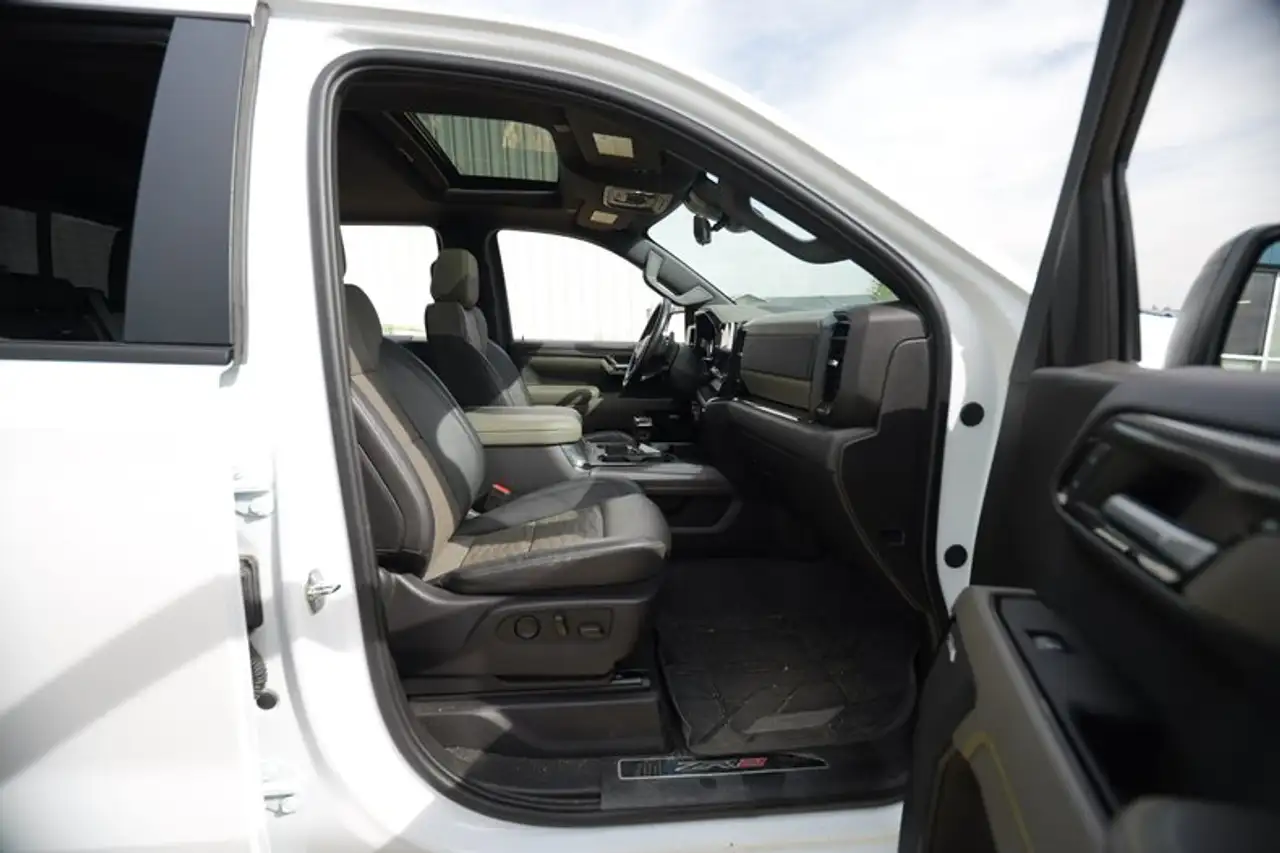 Chevrolet Silverado 1500 - Image 17