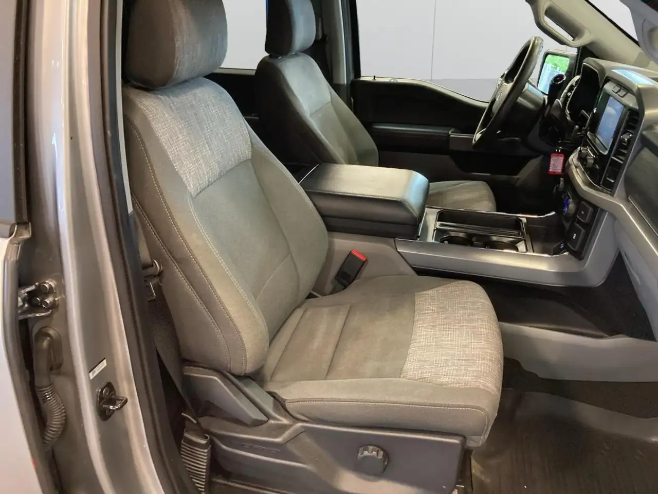 Ford F-150 - Image 21