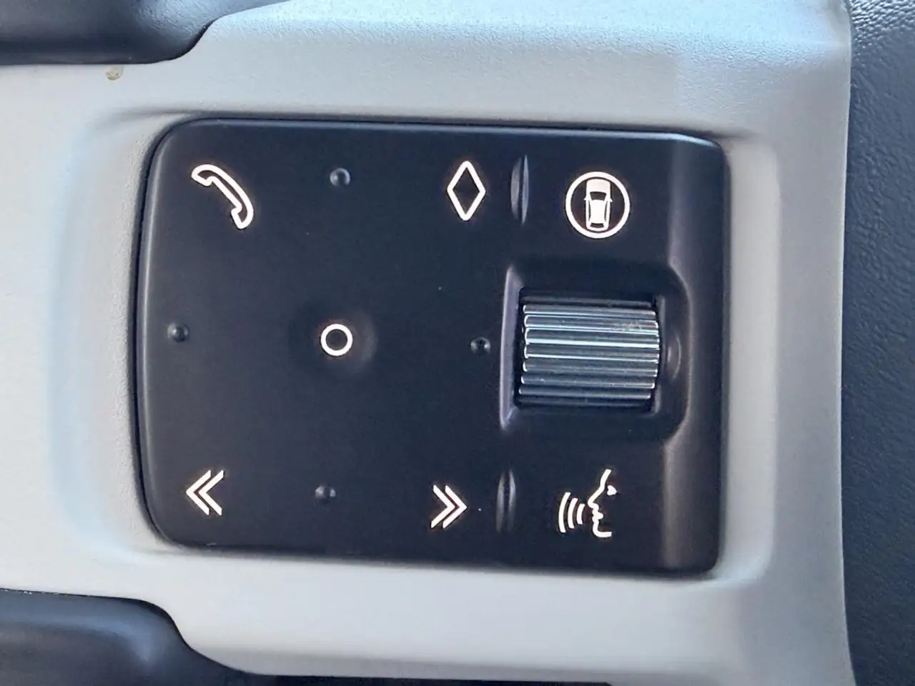 Land Rover Defender - Image 17