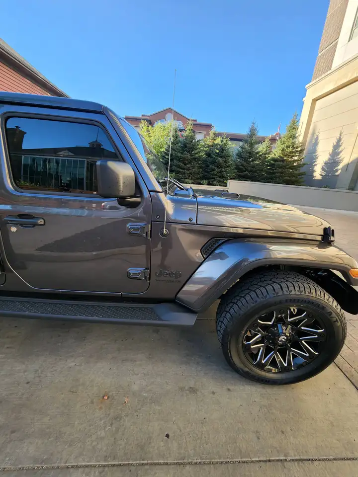 Jeep Wrangler - Image 11