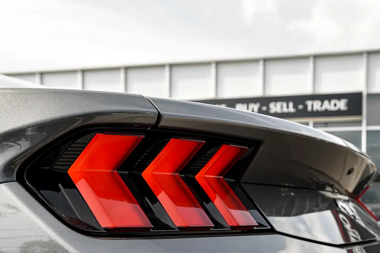 Ford Mustang - Image 8