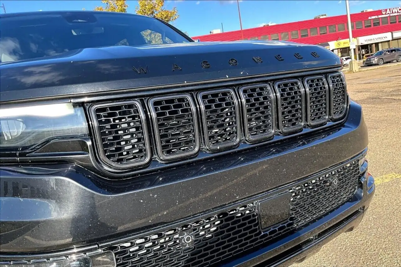 Jeep Wagoneer - Image 31