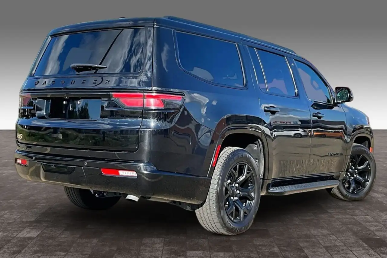 Jeep Wagoneer - Image 13