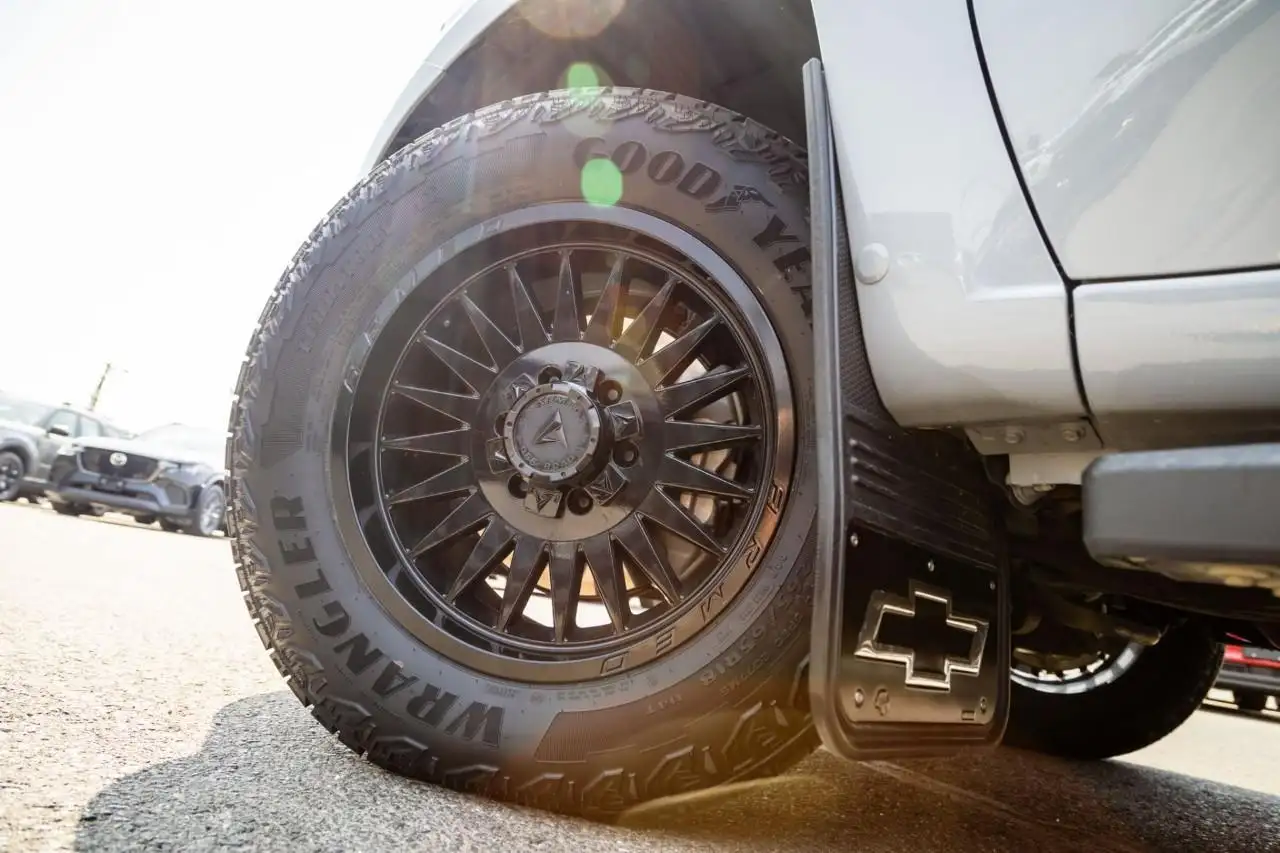 Chevrolet Silverado 1500 - Image 3