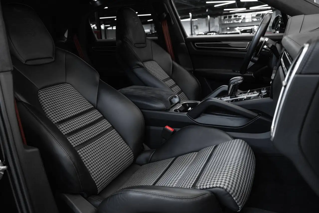 Porsche Cayenne - Image 16
