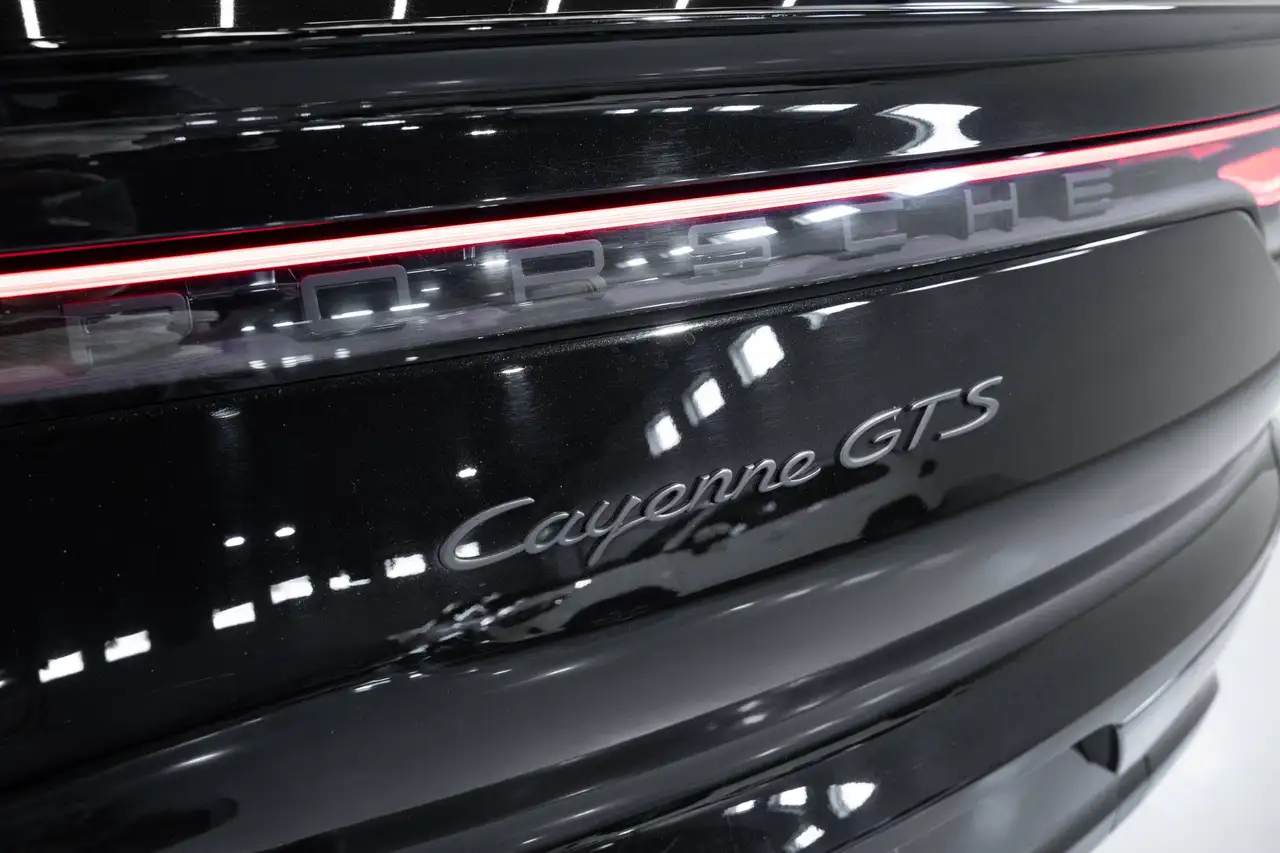 Porsche Cayenne - Image 28