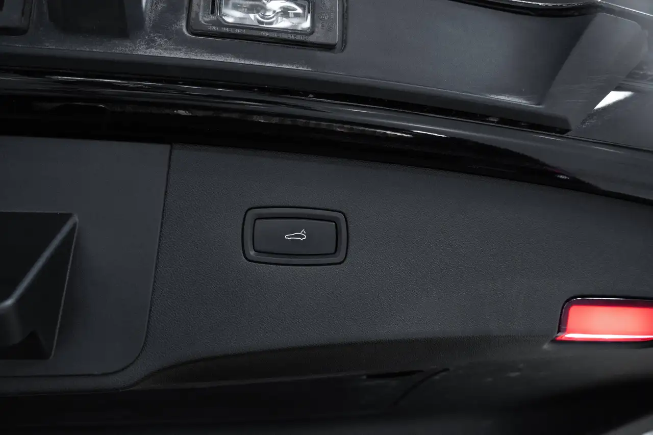 Porsche Cayenne - Image 17