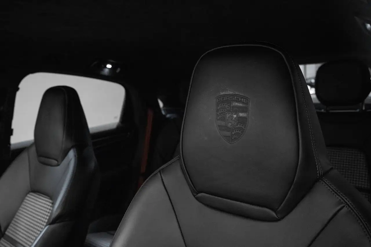 Porsche Cayenne - Image 13