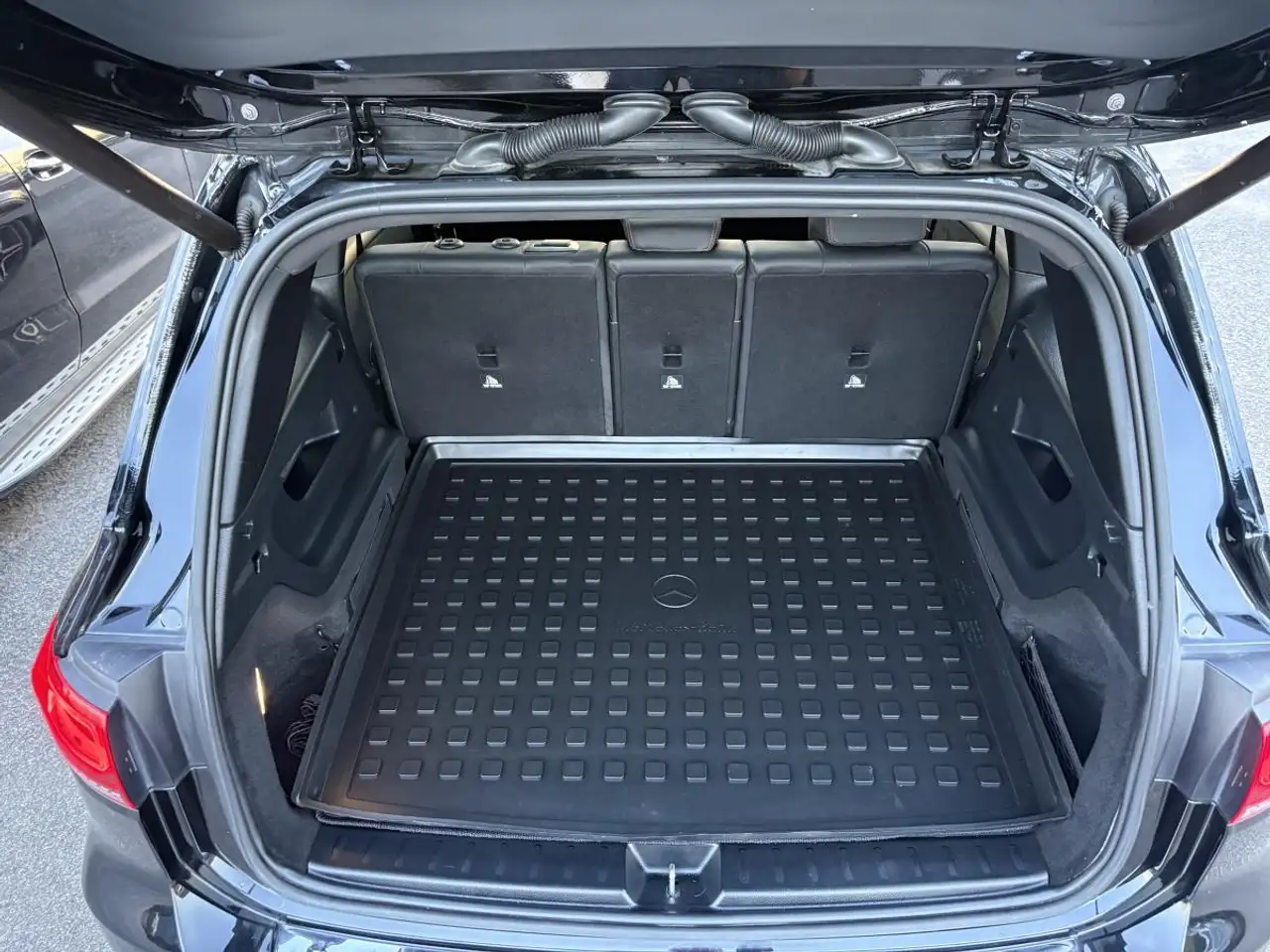 Mercedes-Benz GLB - Image 21