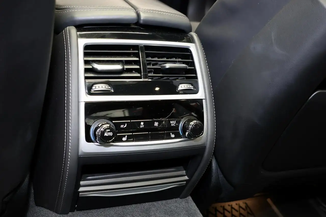 BMW 7 Series - Image 12