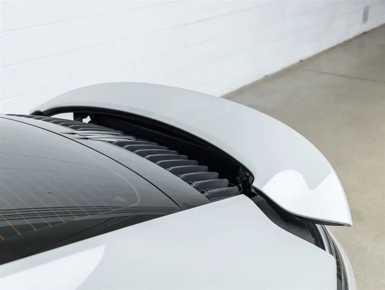 Porsche 911 - Image 12