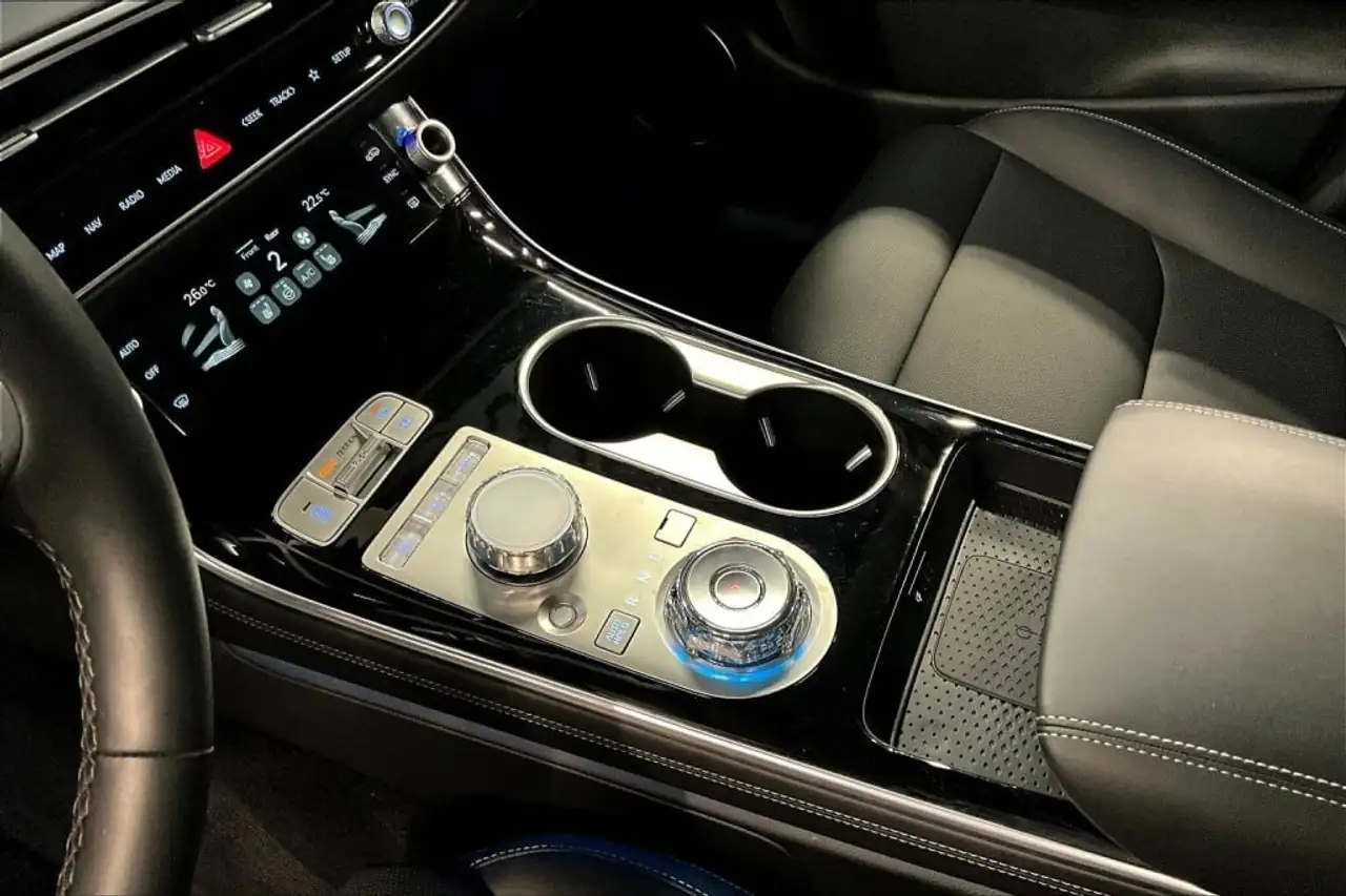 Genesis GV70 - Image 20
