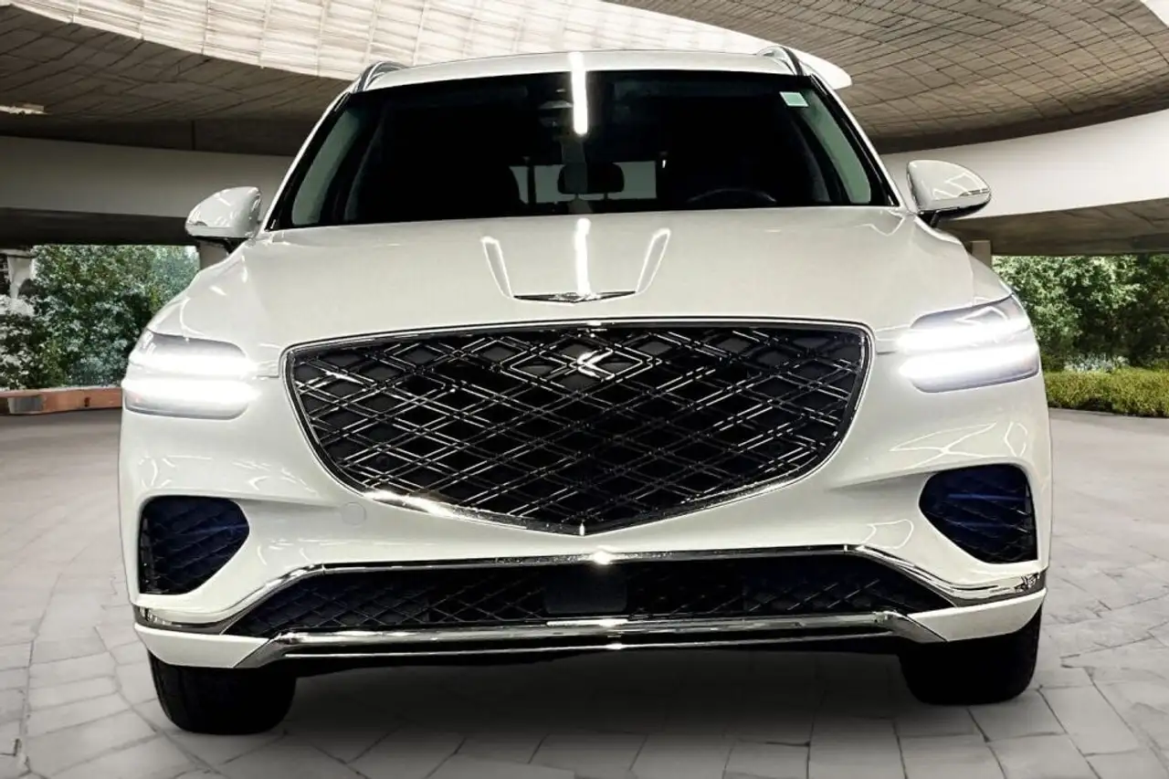 Genesis GV70 - Image 2