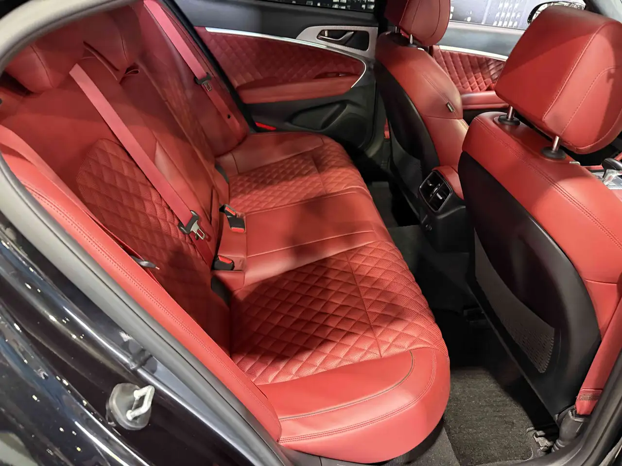 Genesis G70 - Image 12