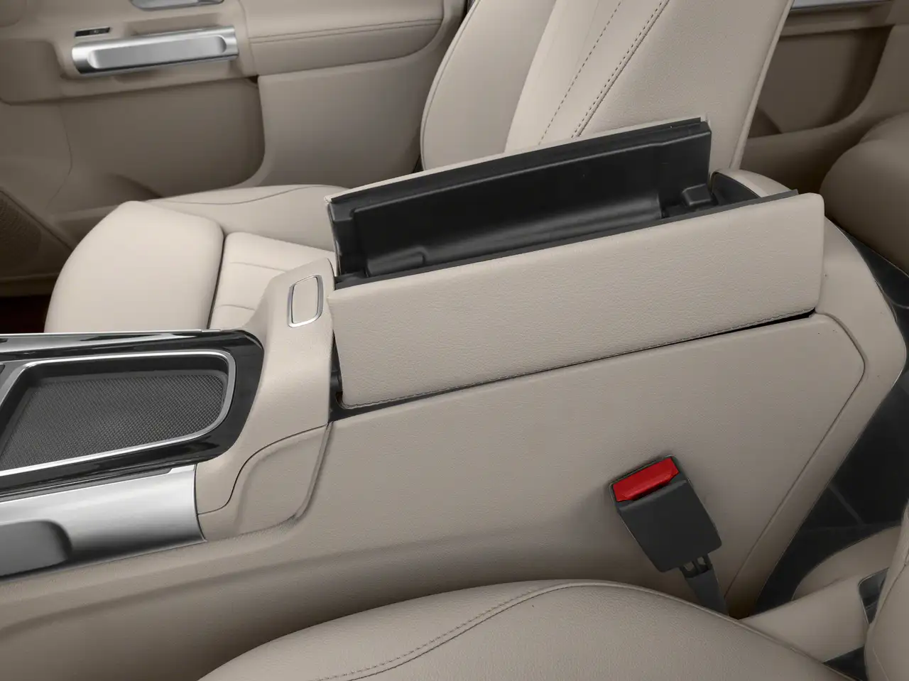 Mercedes-Benz EQB - Image 10