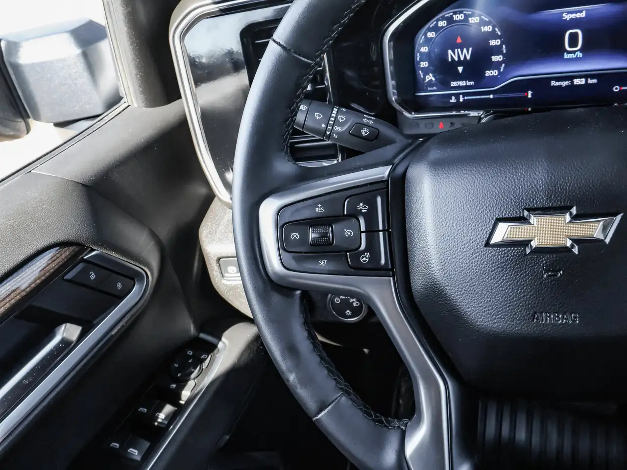 Chevrolet Silverado 1500 - Image 22
