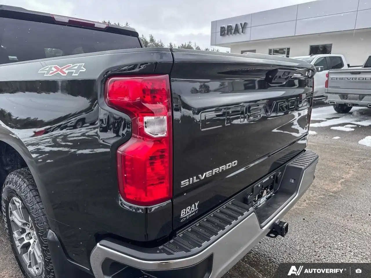 Chevrolet Silverado 1500 - Image 14