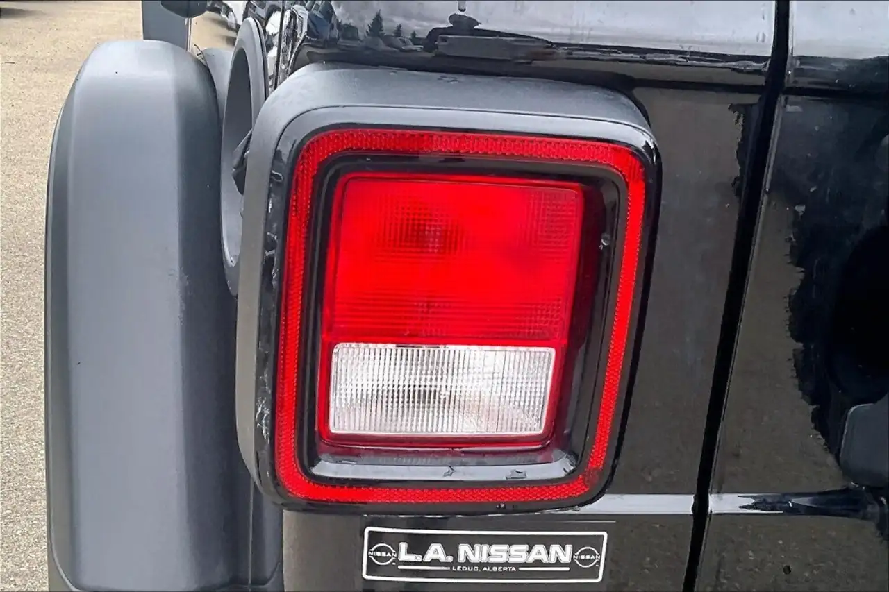 Jeep Wrangler - Image 30