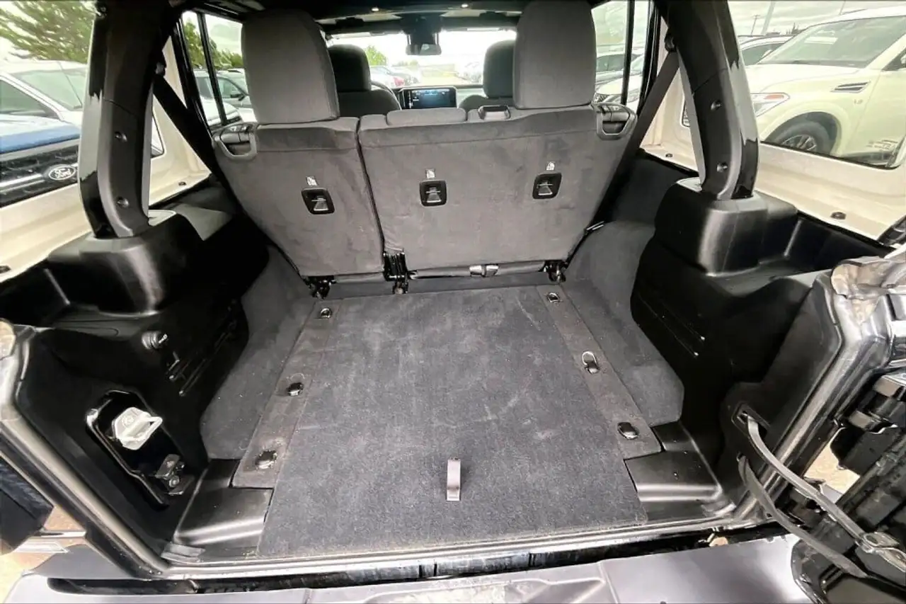 Jeep Wrangler - Image 28