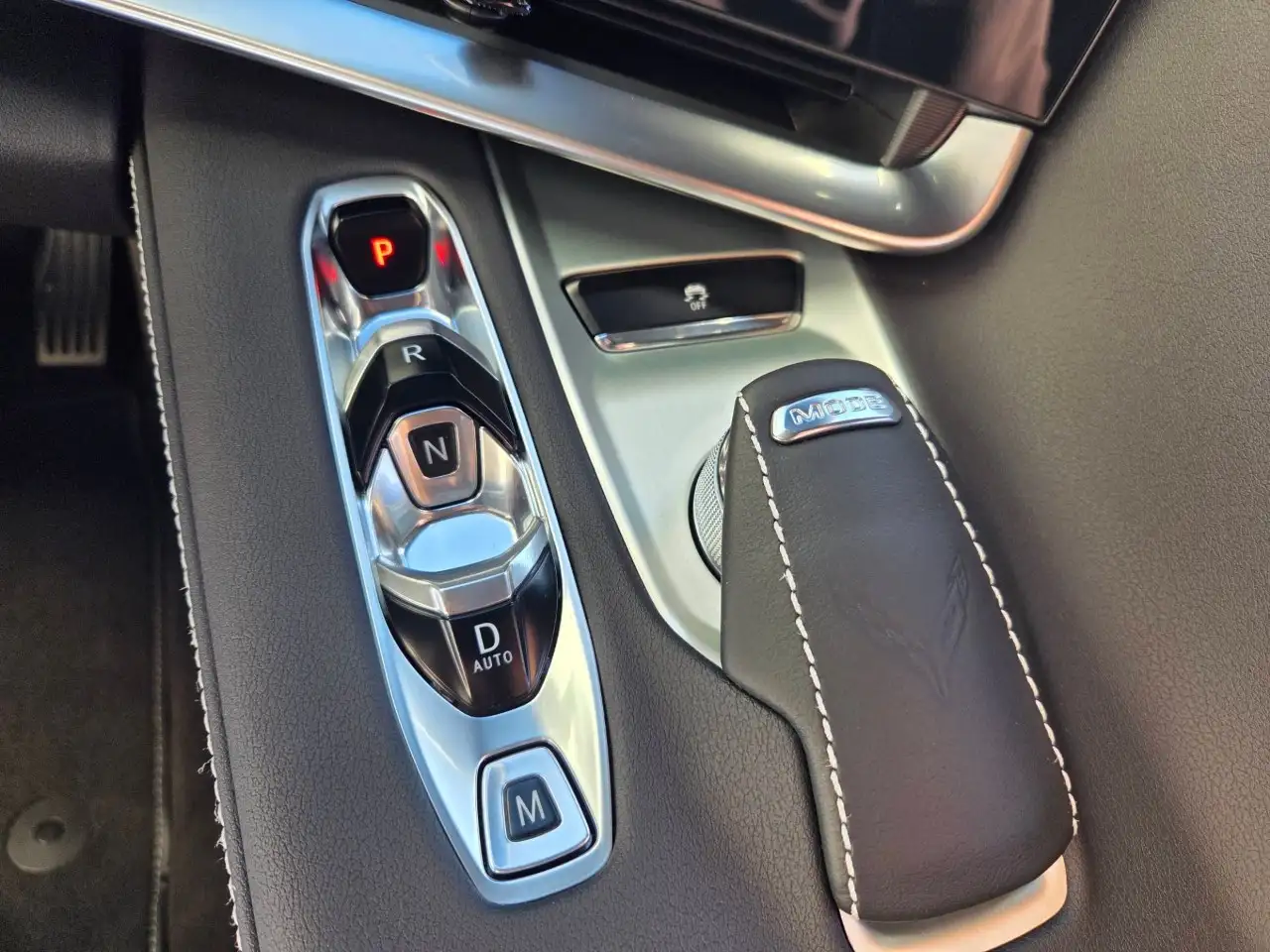 Chevrolet Corvette - Image 25