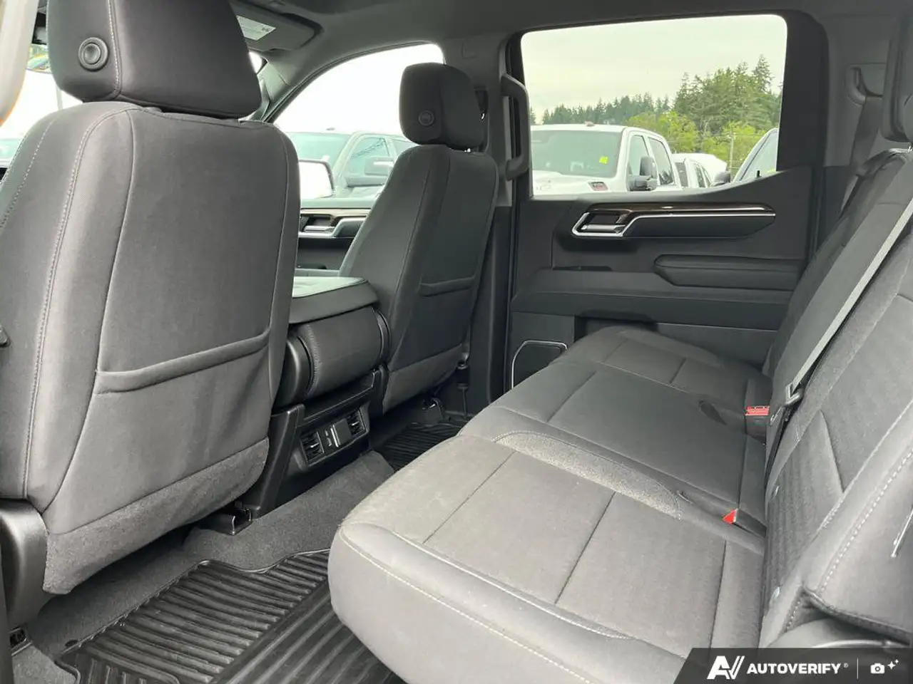 Chevrolet Silverado 1500 - Image 23