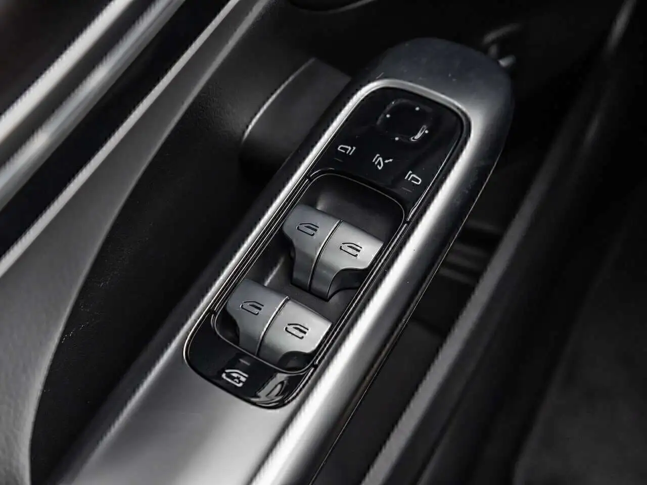 Mercedes-Benz C-Class - Image 14