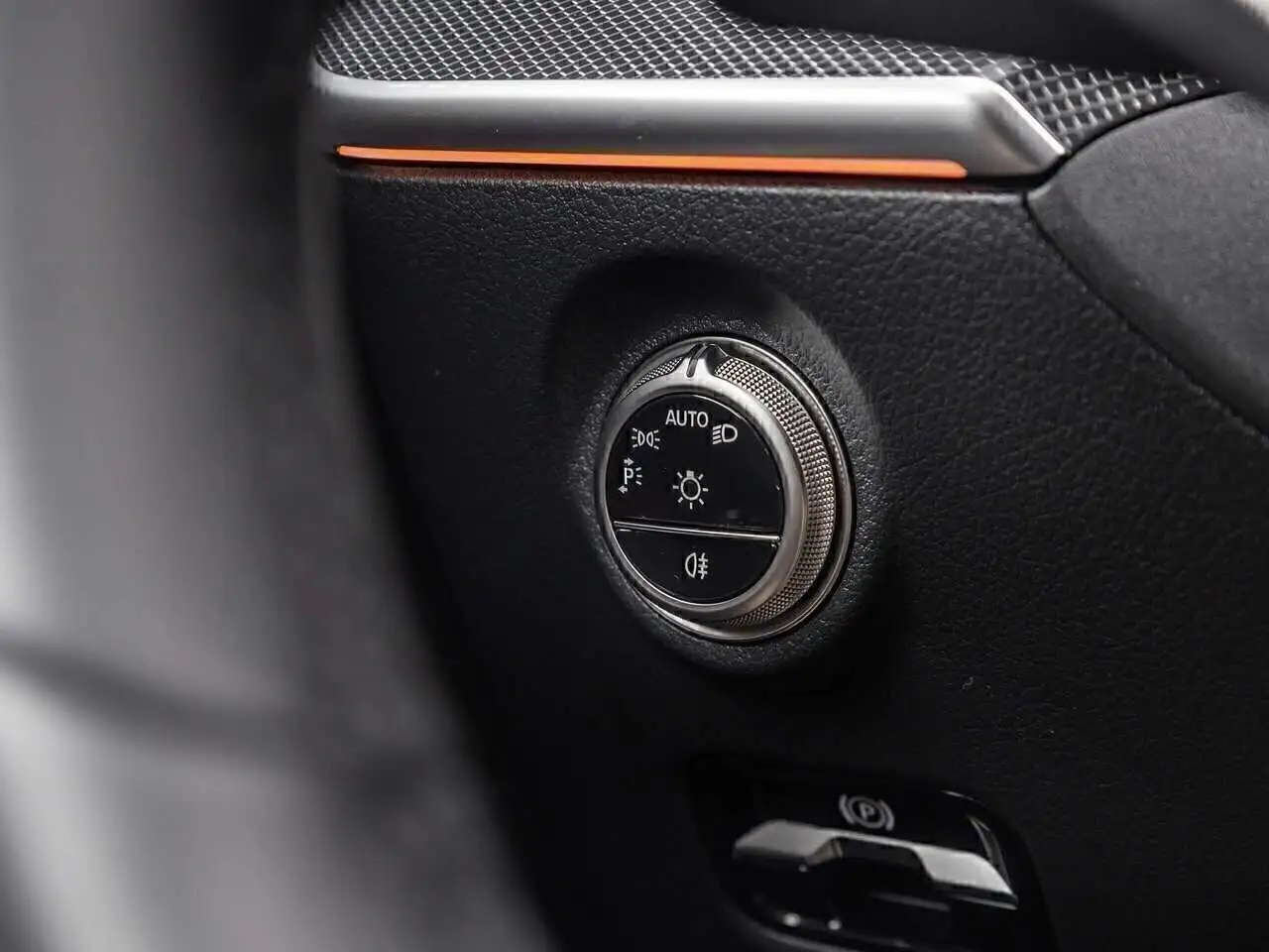 Mercedes-Benz C-Class - Image 17
